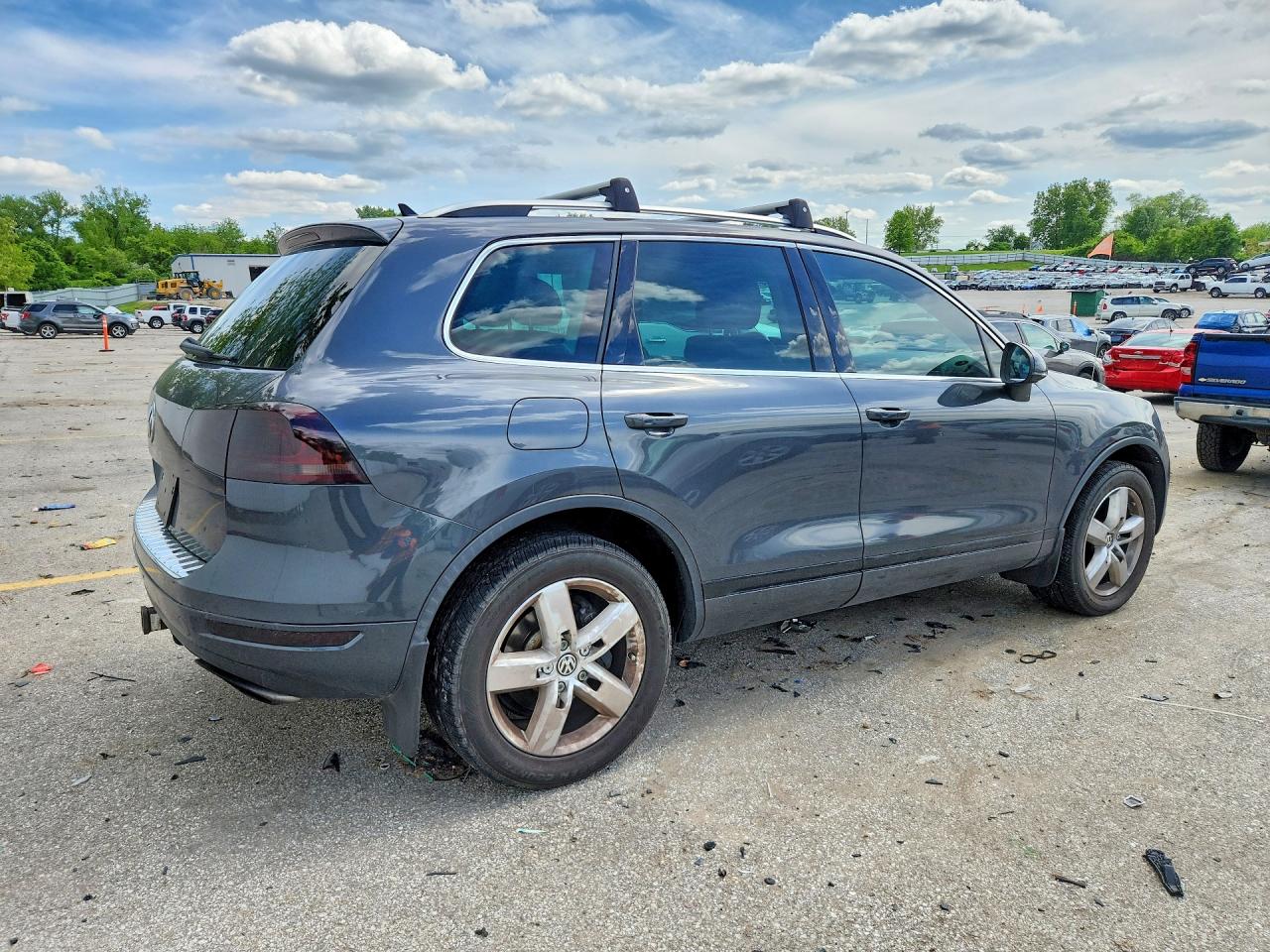 2014 VOLKSWAGEN TOUAREG V6 photo 3
