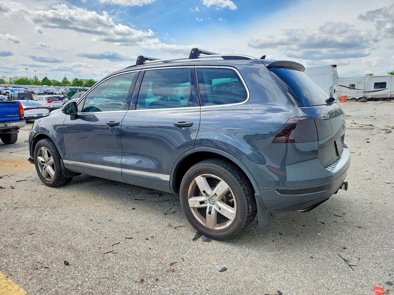 2014 VOLKSWAGEN TOUAREG V6 photo 2