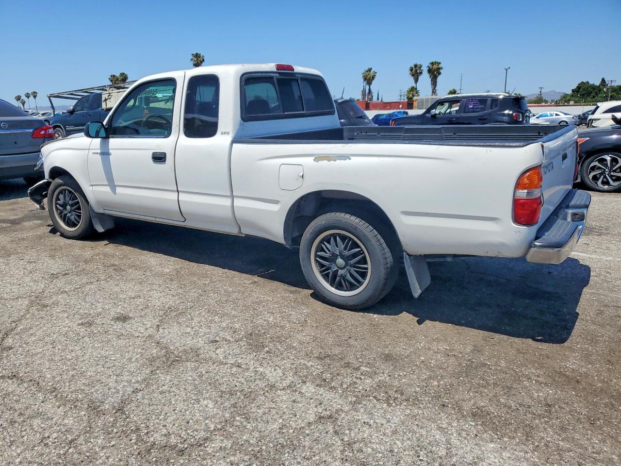 2004 TOYOTA TACOMA XTRACAB photo 3