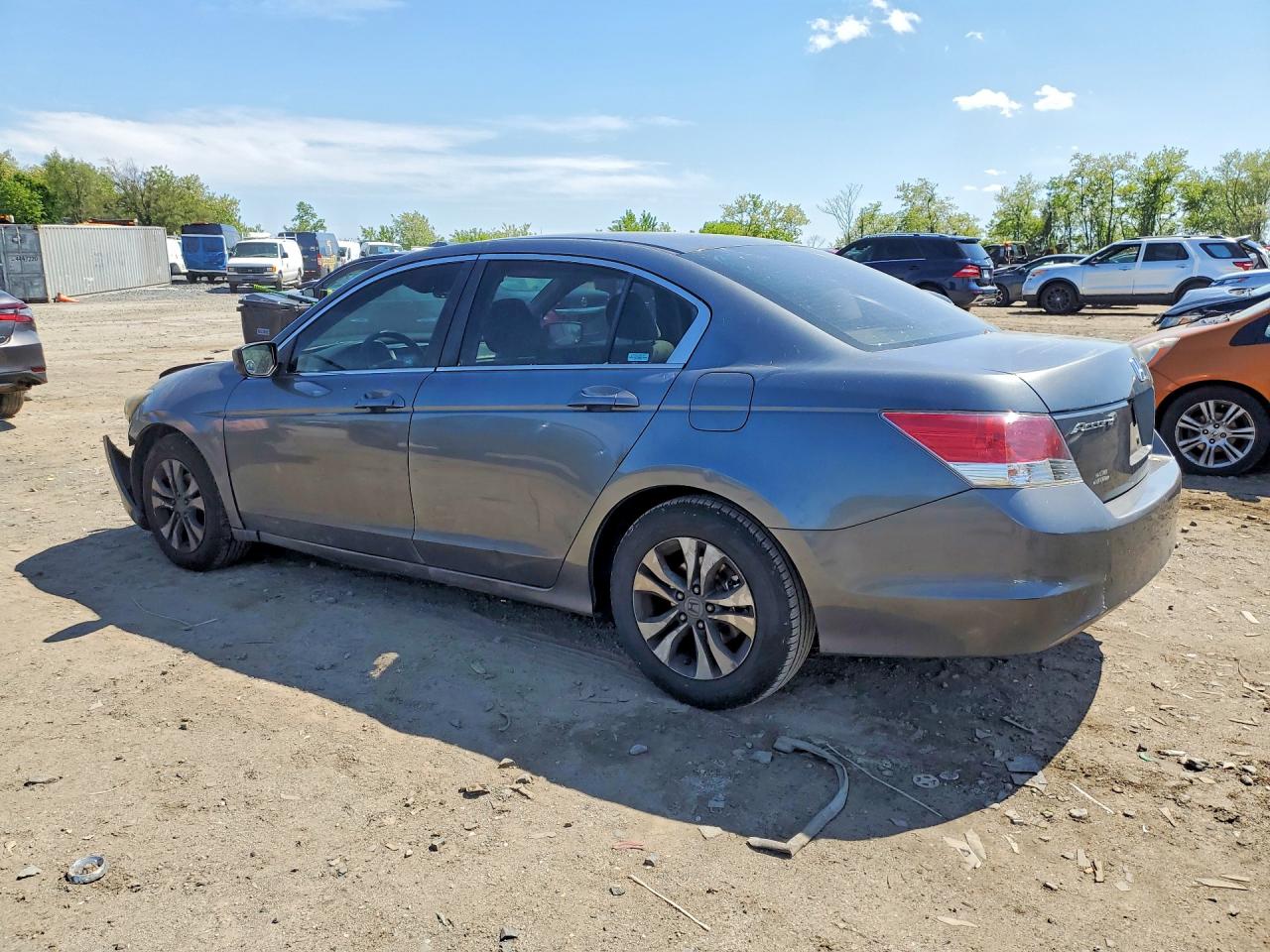2010 HONDA ACCORD LX photo 3