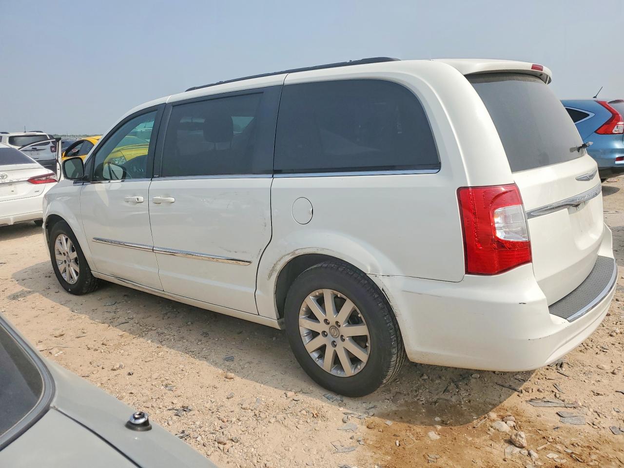 2012 CHRYSLER TOWN & COUNTRY TOURING photo 3