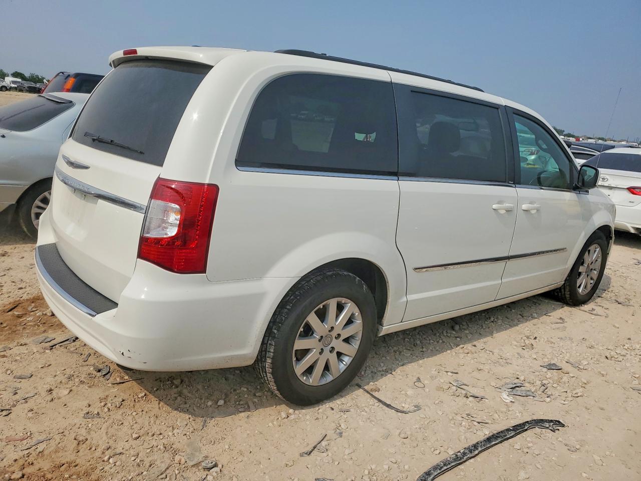 2012 CHRYSLER TOWN & COUNTRY TOURING photo 5