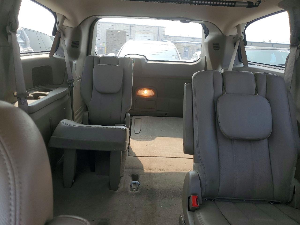2012 CHRYSLER TOWN & COUNTRY TOURING photo 19
