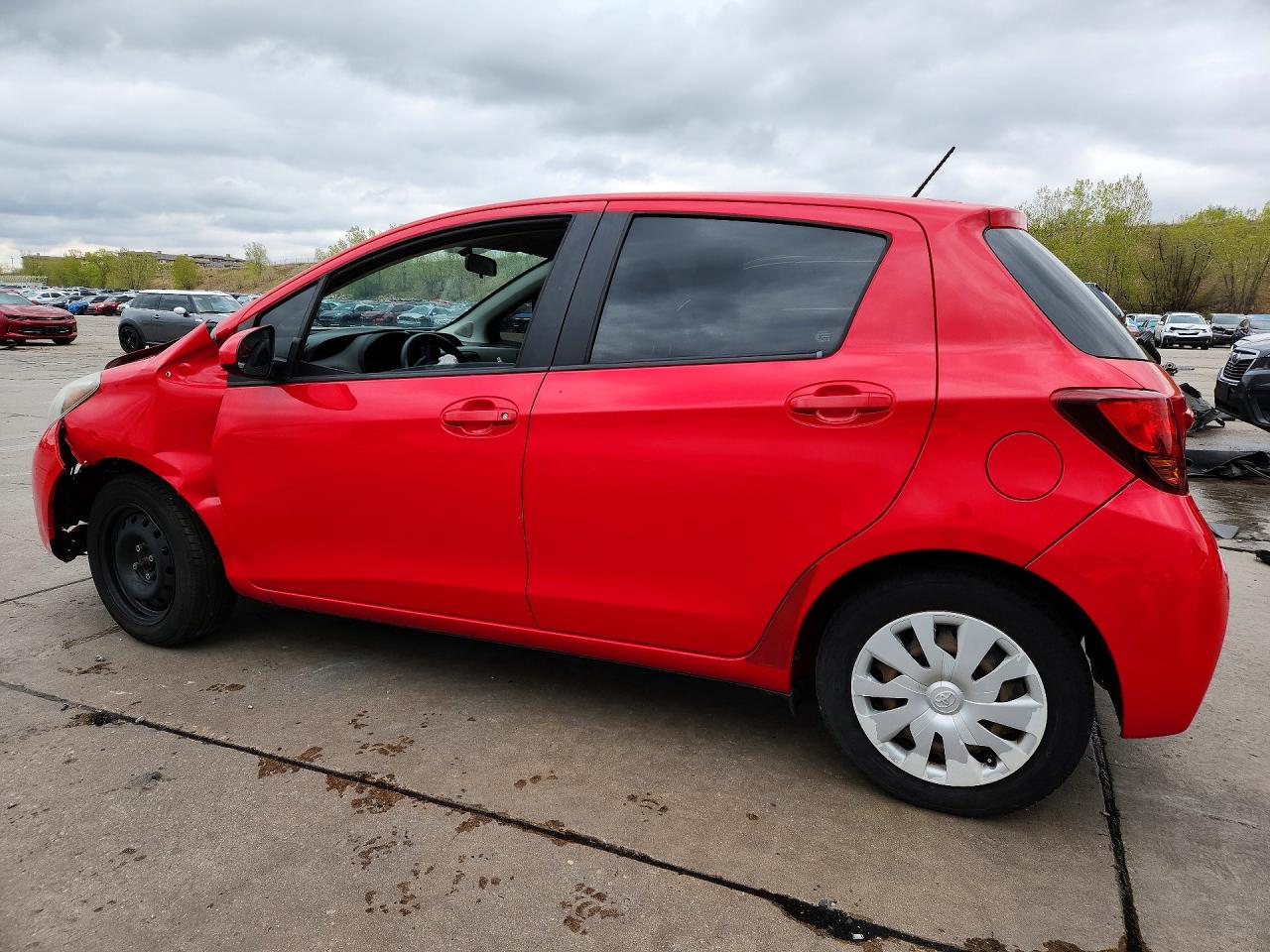 2015 TOYOTA YARIS 5-DOOR L photo 4