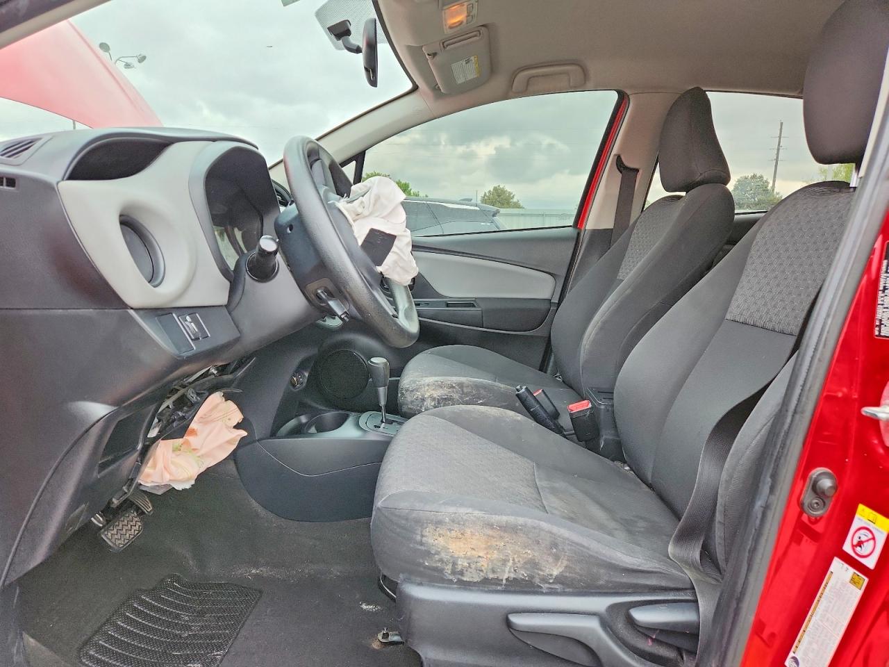 2015 TOYOTA YARIS 5-DOOR L photo 19