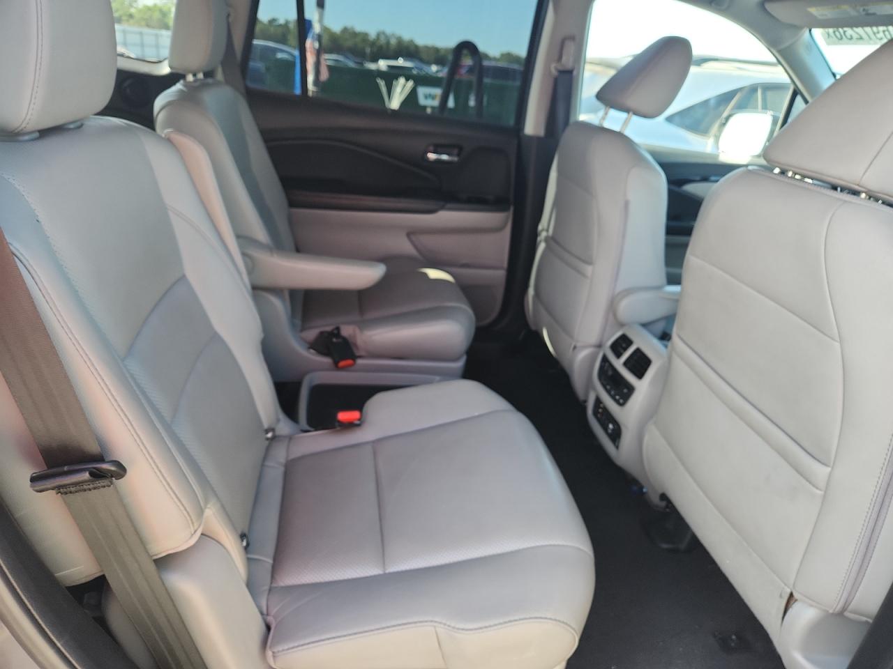 2016 HONDA PILOT ELITE photo 31