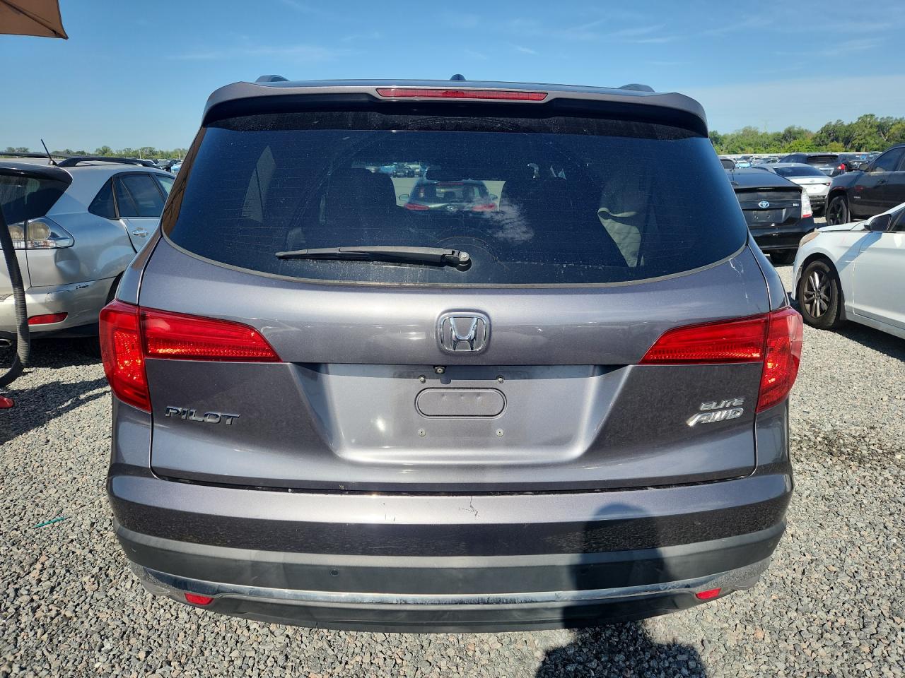 2016 HONDA PILOT ELITE photo 16