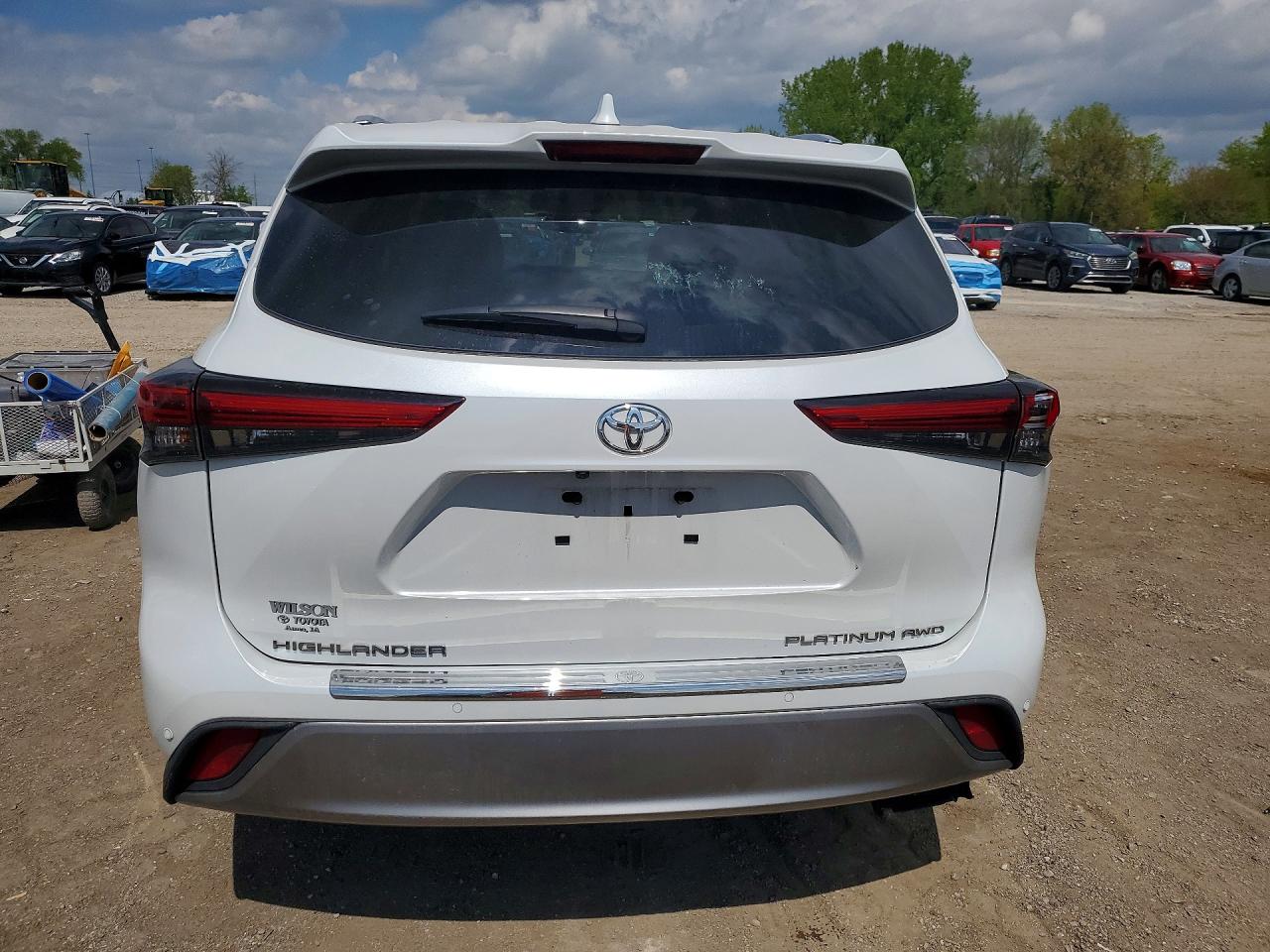 2022 TOYOTA HIGHLANDER PLATINUM photo 11