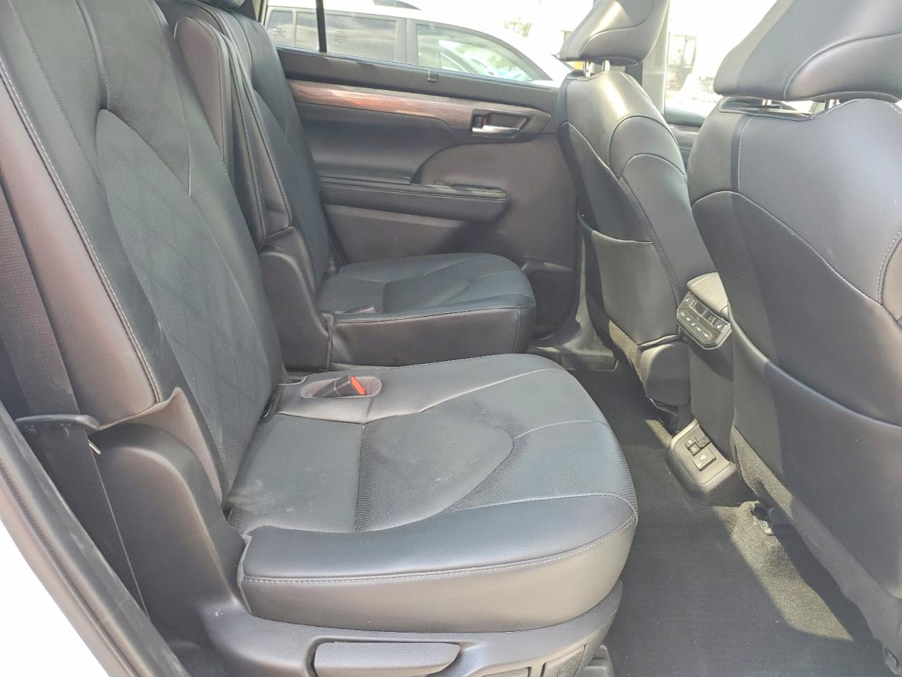 2022 TOYOTA HIGHLANDER PLATINUM photo 21