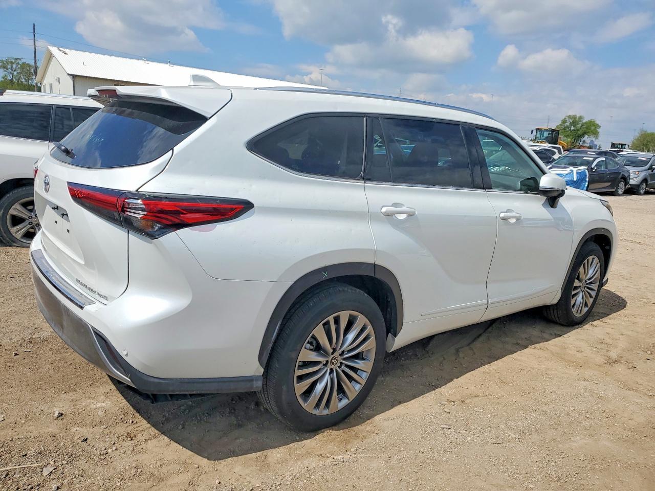 2022 TOYOTA HIGHLANDER PLATINUM photo 5