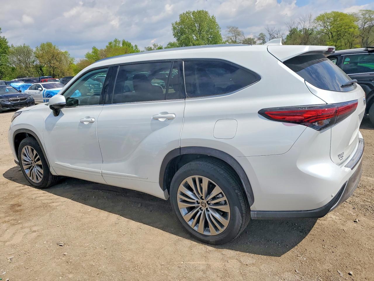2022 TOYOTA HIGHLANDER PLATINUM photo 3