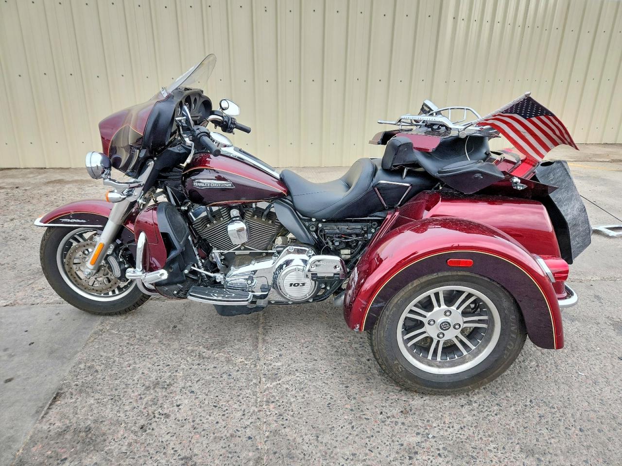 2014 HARLEY-DAVIDSON FLHTCUTG TRI GLIDE ULTRA photo 7