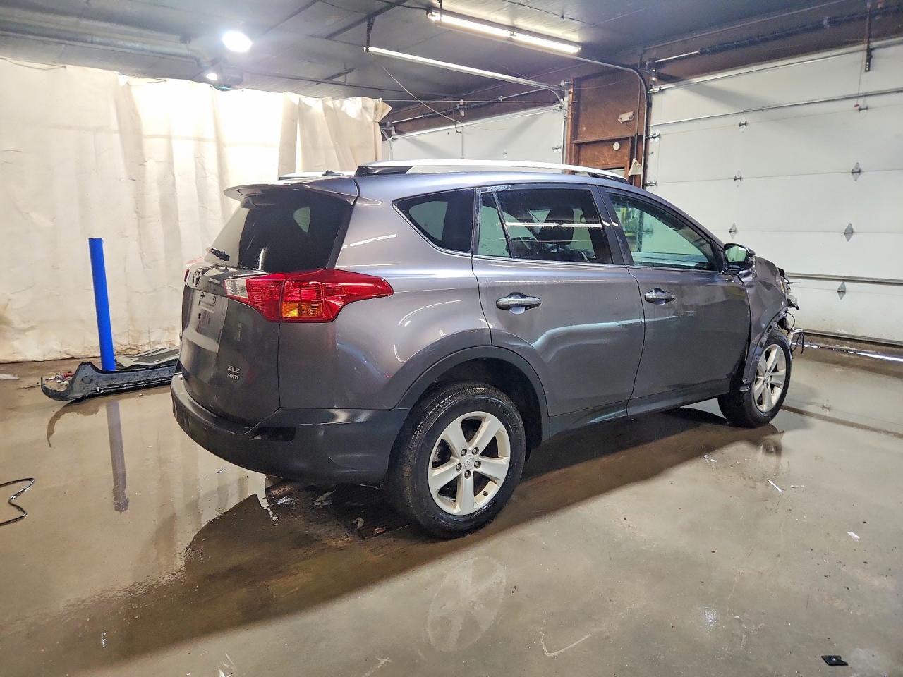 2014 TOYOTA RAV4 XLE photo 5