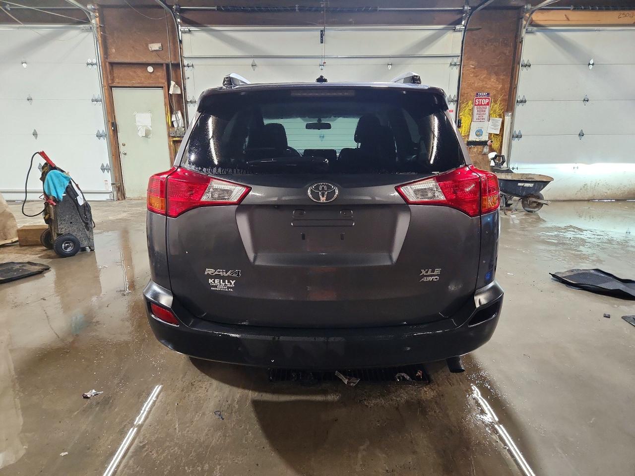 2014 TOYOTA RAV4 XLE photo 11