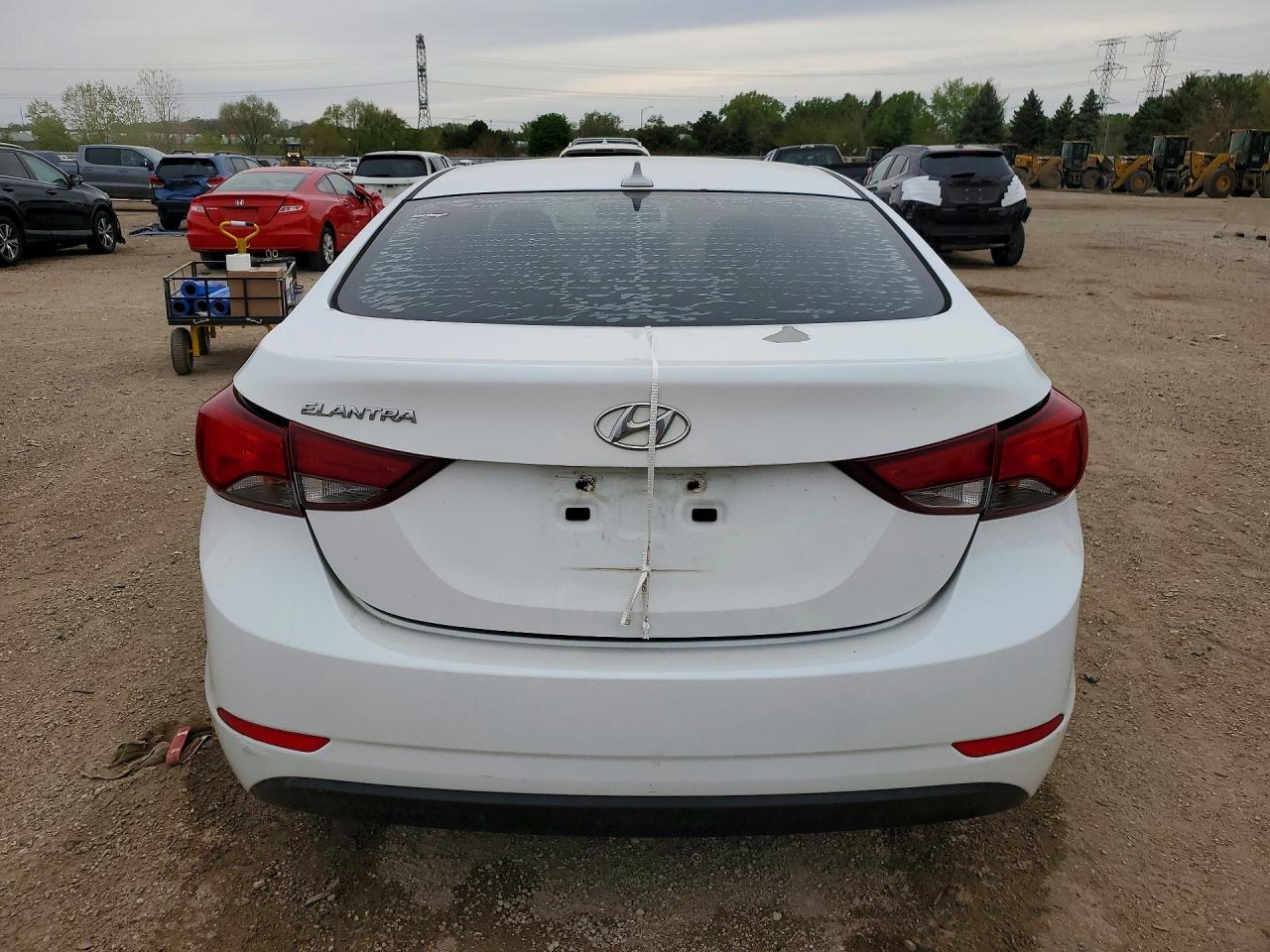 2016 HYUNDAI ELANTRA SE photo 6