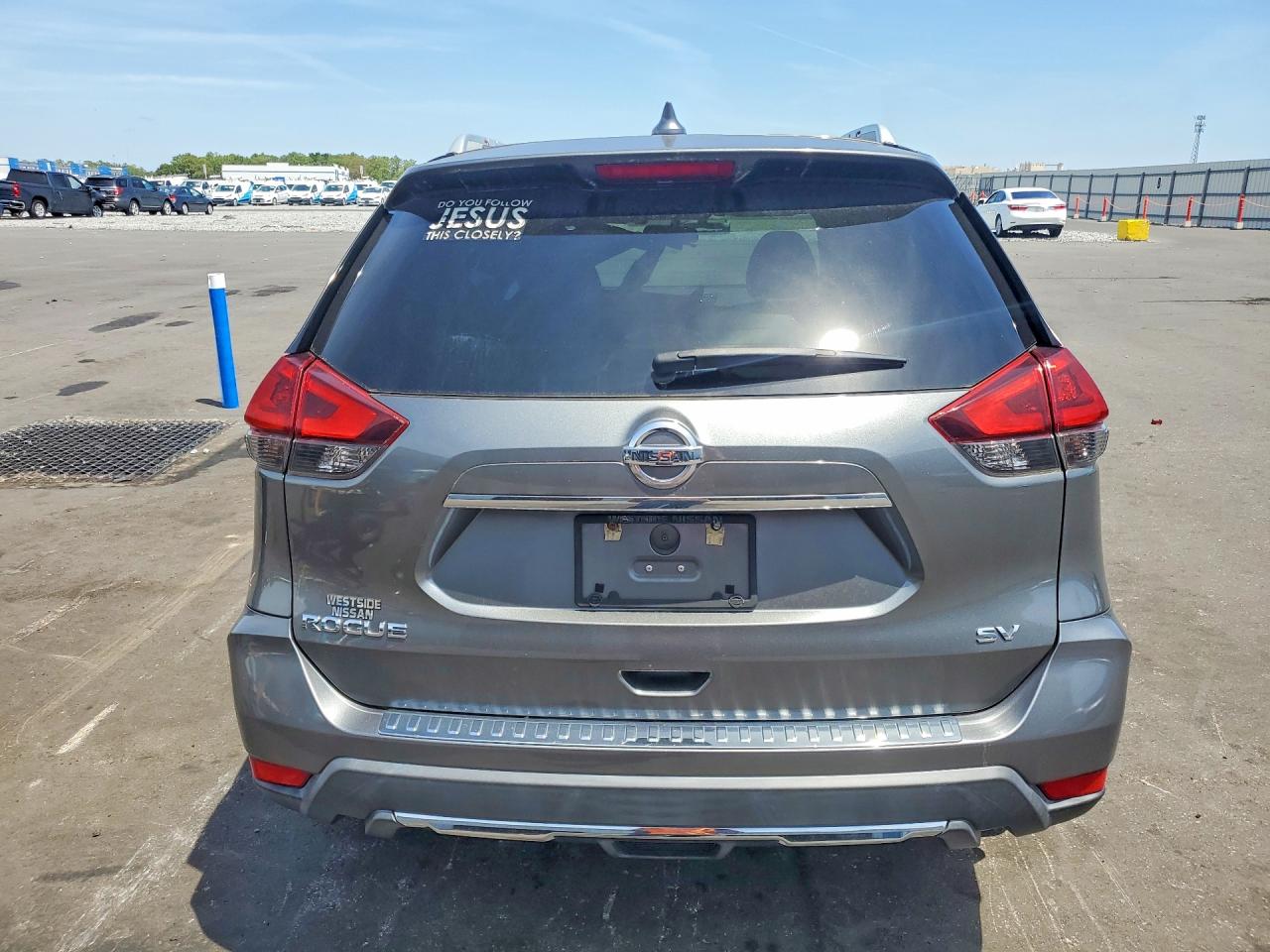 2018 NISSAN ROGUE SV photo 11