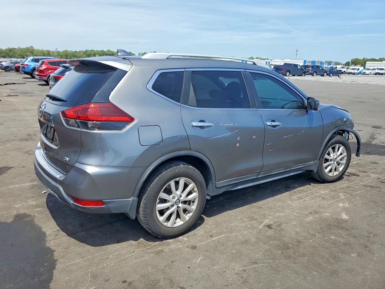 2018 NISSAN ROGUE SV photo 5