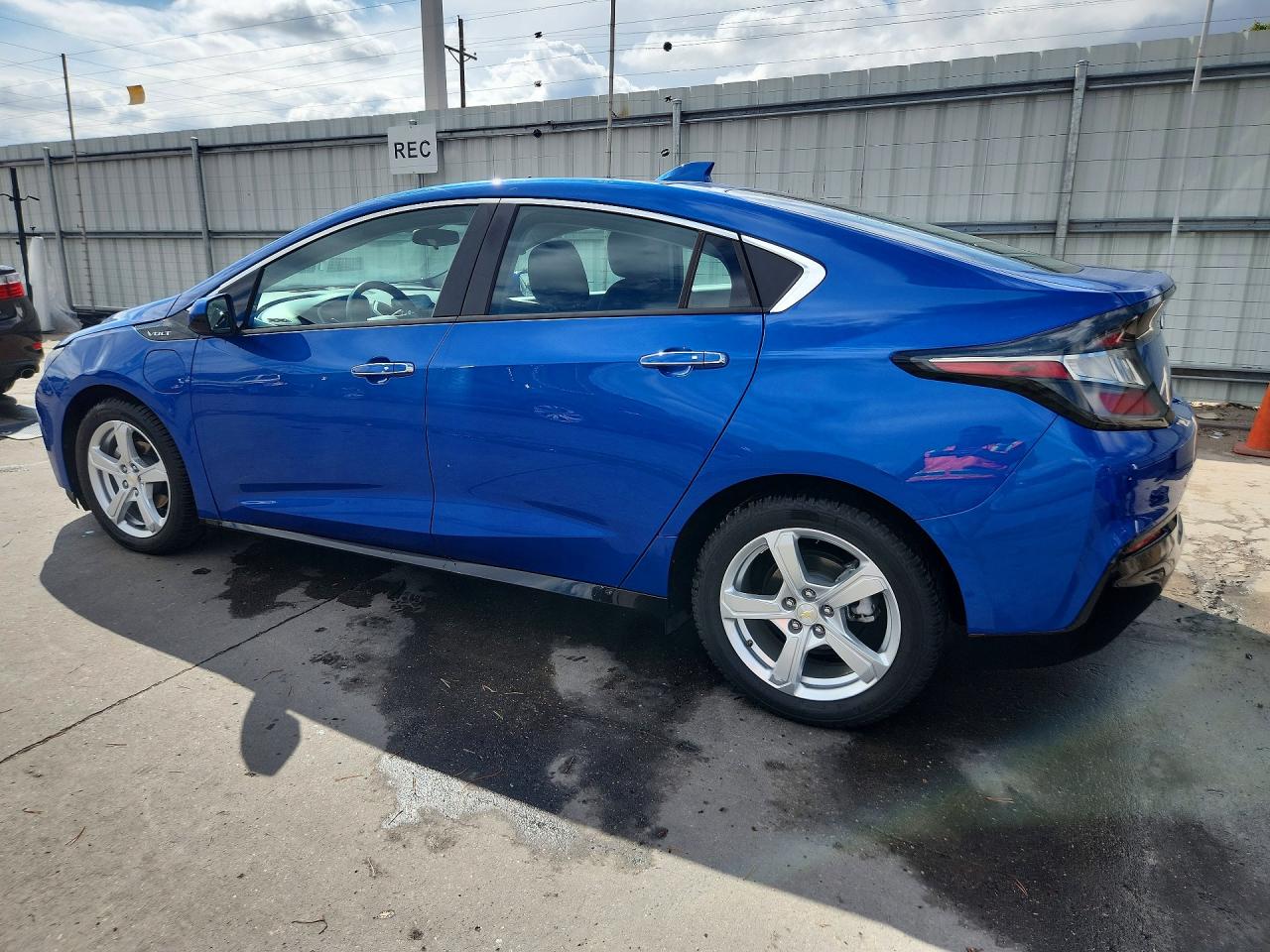 2017 CHEVROLET VOLT LT photo 3