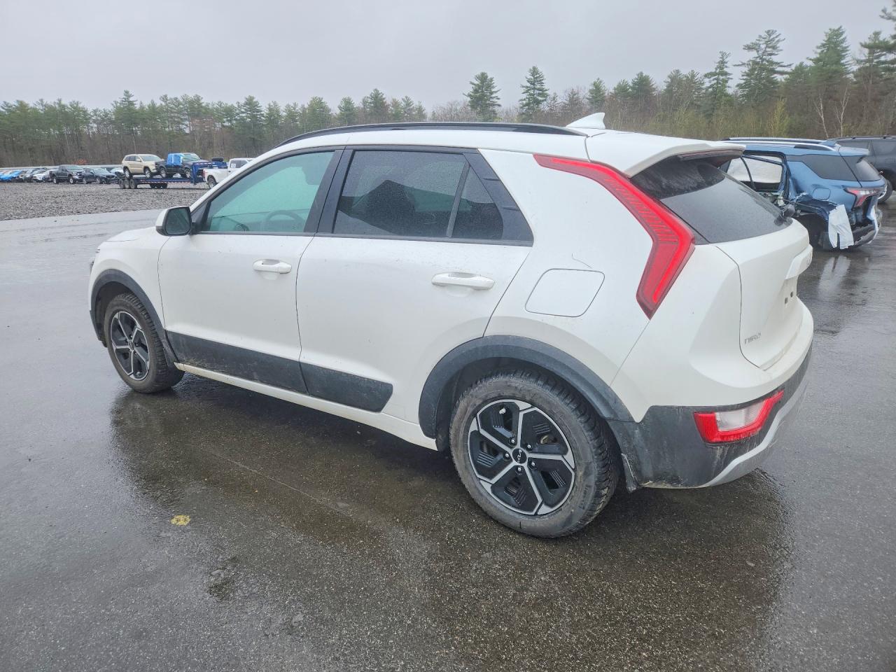 2024 KIA NIRO LX photo 3