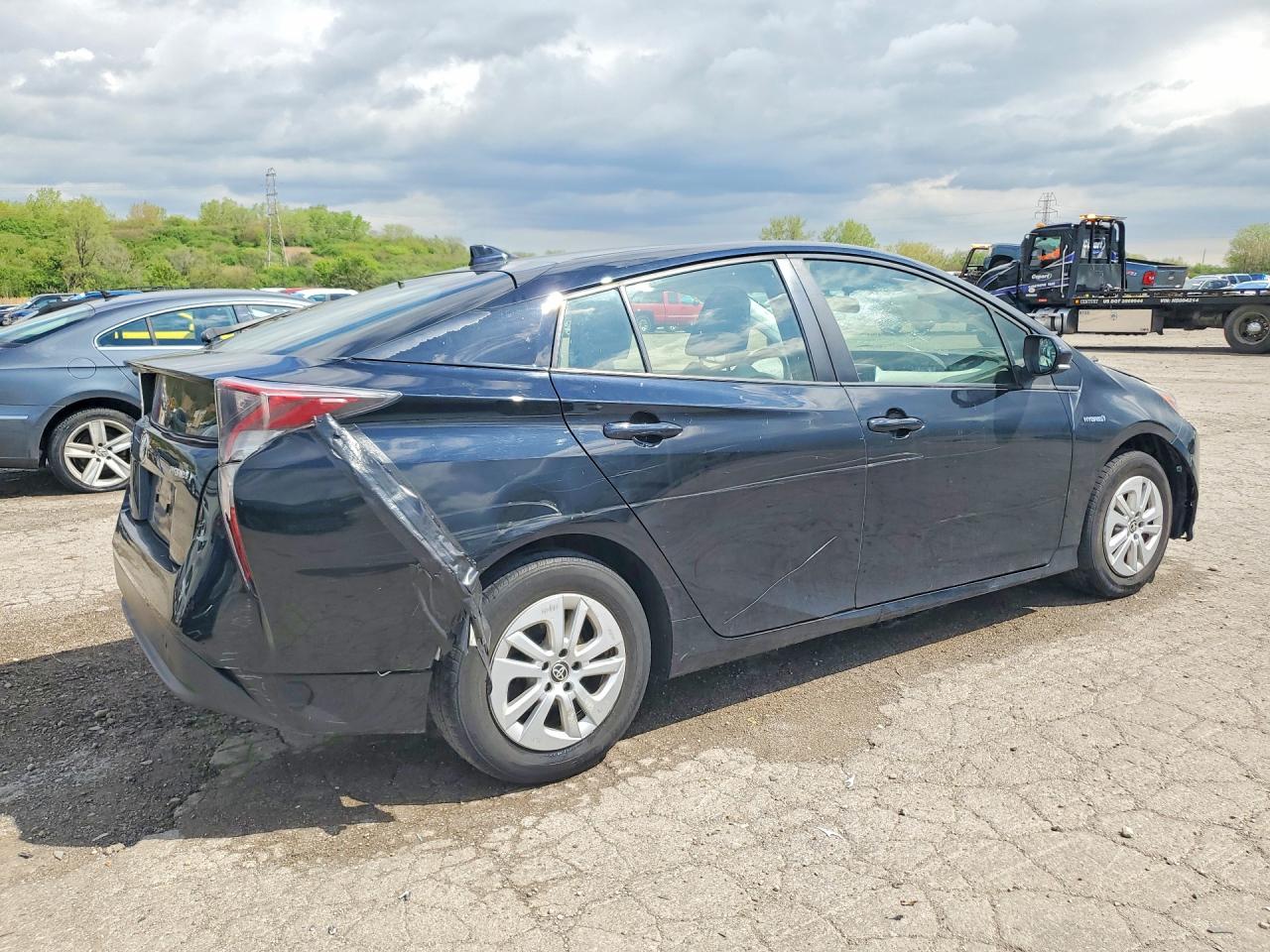 2016 TOYOTA PRIUS TWO photo 4