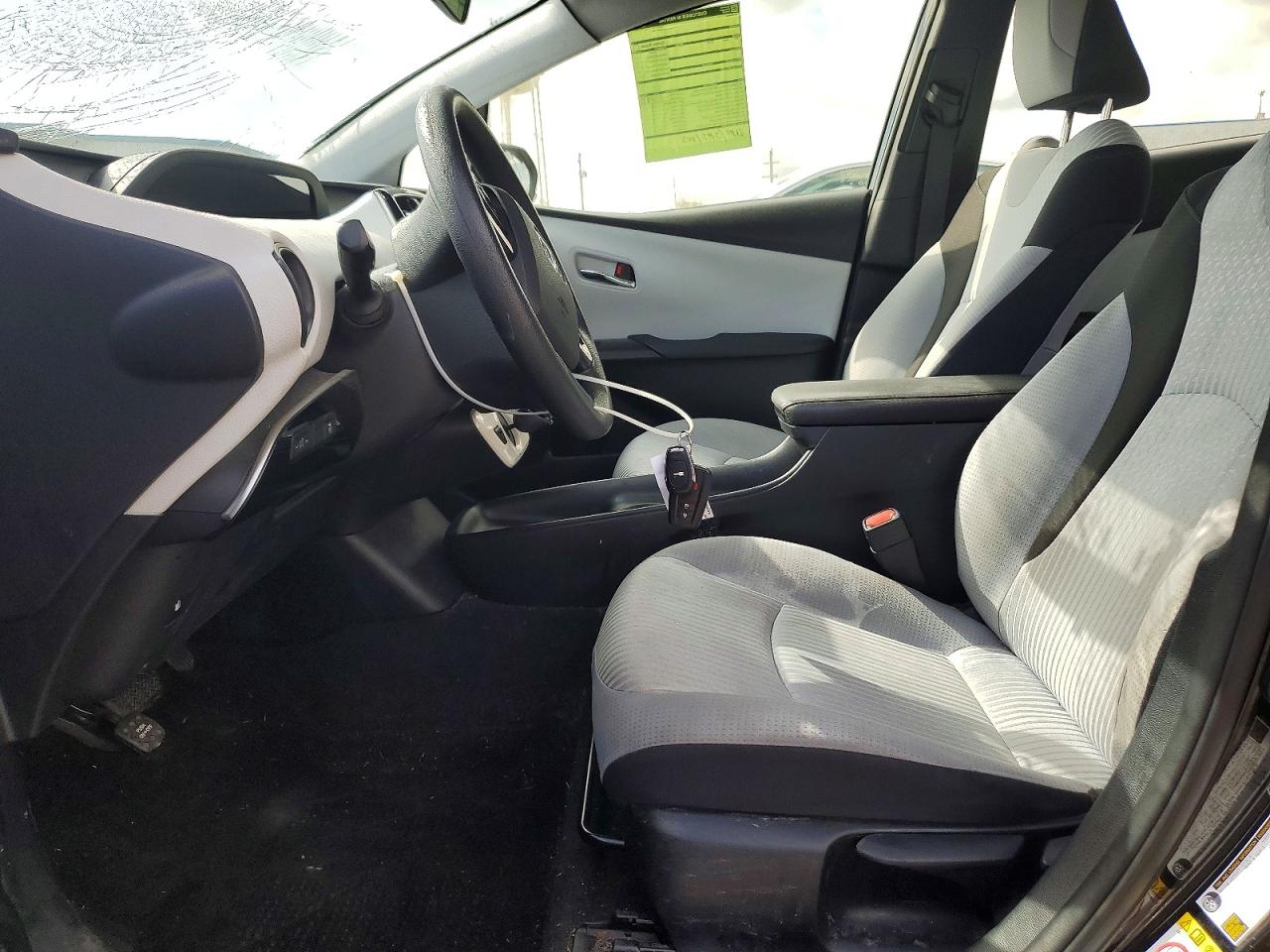 2016 TOYOTA PRIUS TWO photo 16