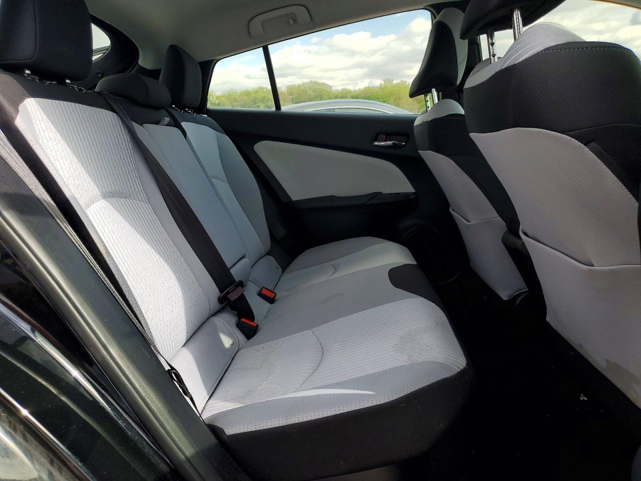 2016 TOYOTA PRIUS TWO photo 25