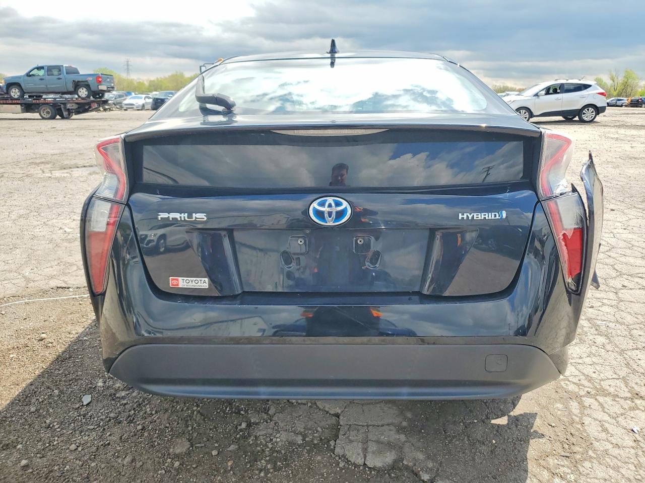2016 TOYOTA PRIUS TWO photo 13