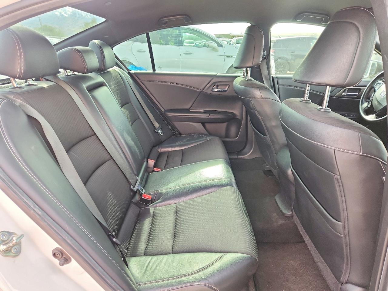 2016 HONDA ACCORD SPORT photo 19