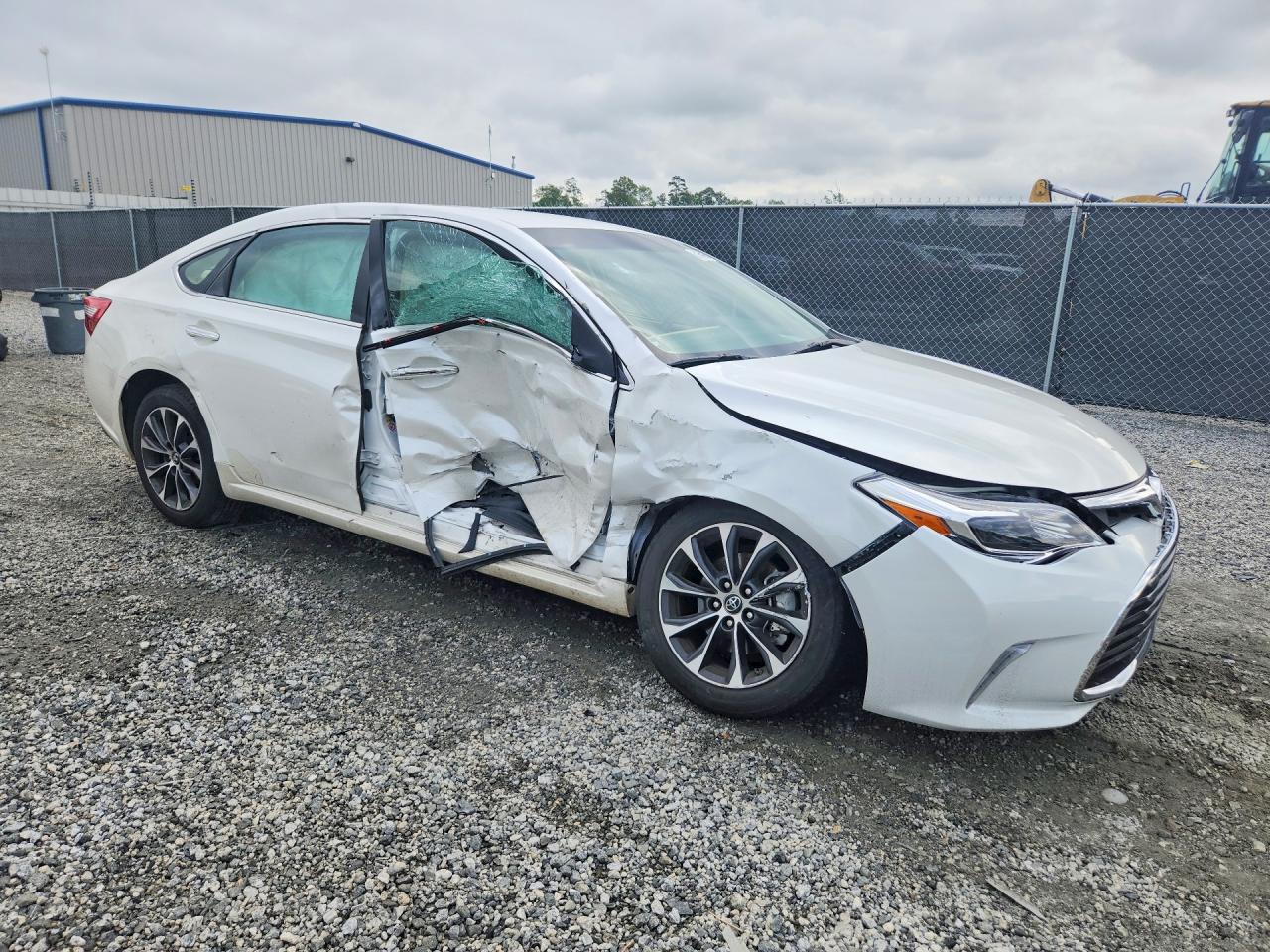 2016 TOYOTA AVALON XLE photo 7
