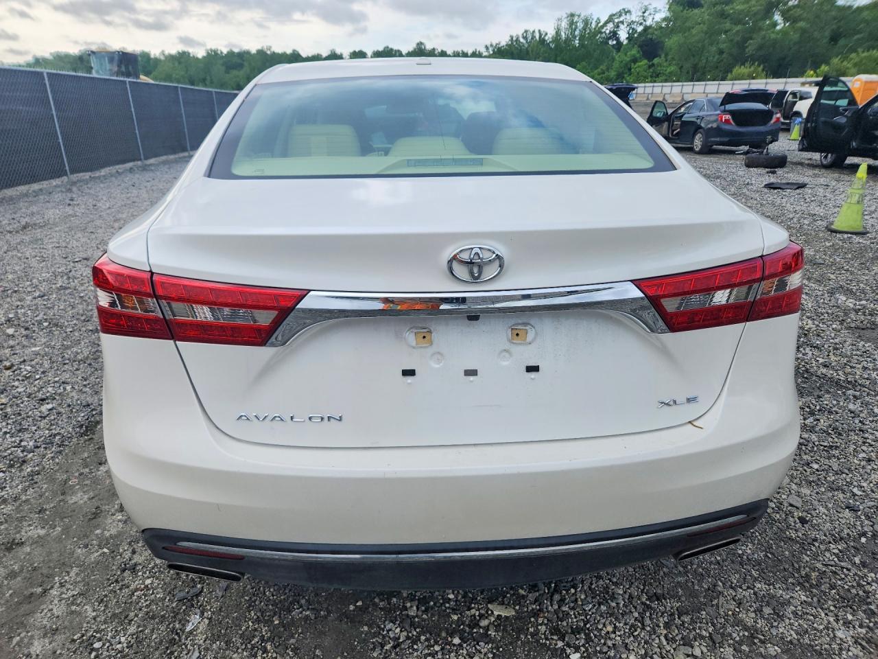 2016 TOYOTA AVALON XLE photo 11