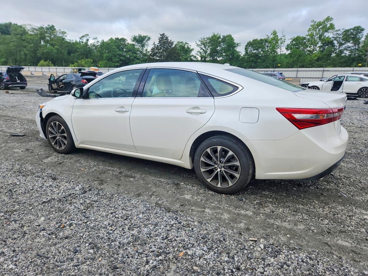 2016 TOYOTA AVALON XLE photo 3