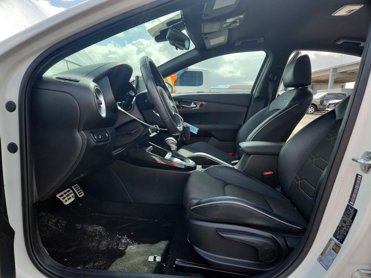 2024 KIA FORTE GT LINE photo 13