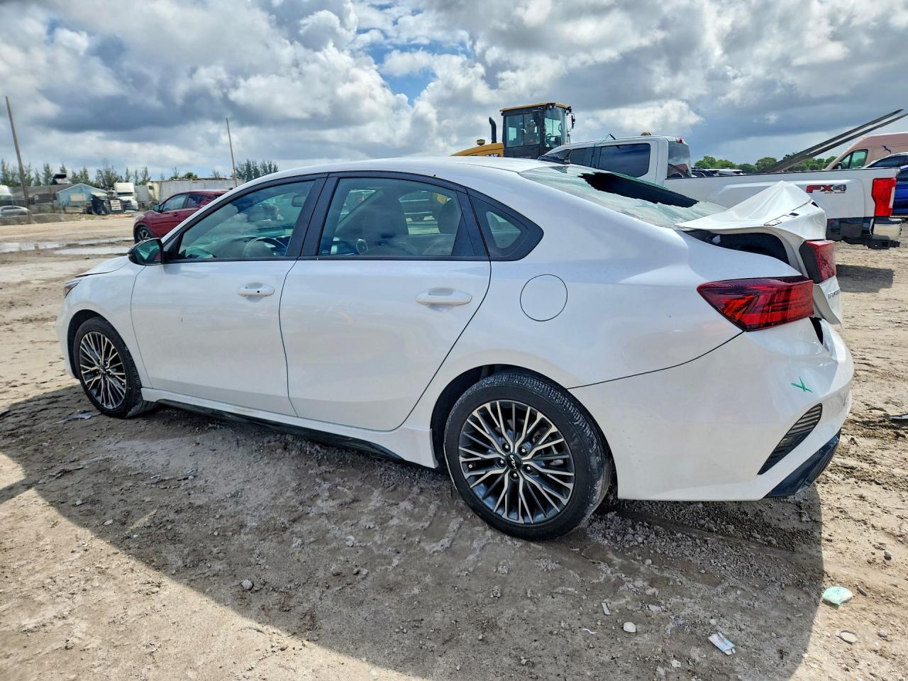 2024 KIA FORTE GT LINE photo 3