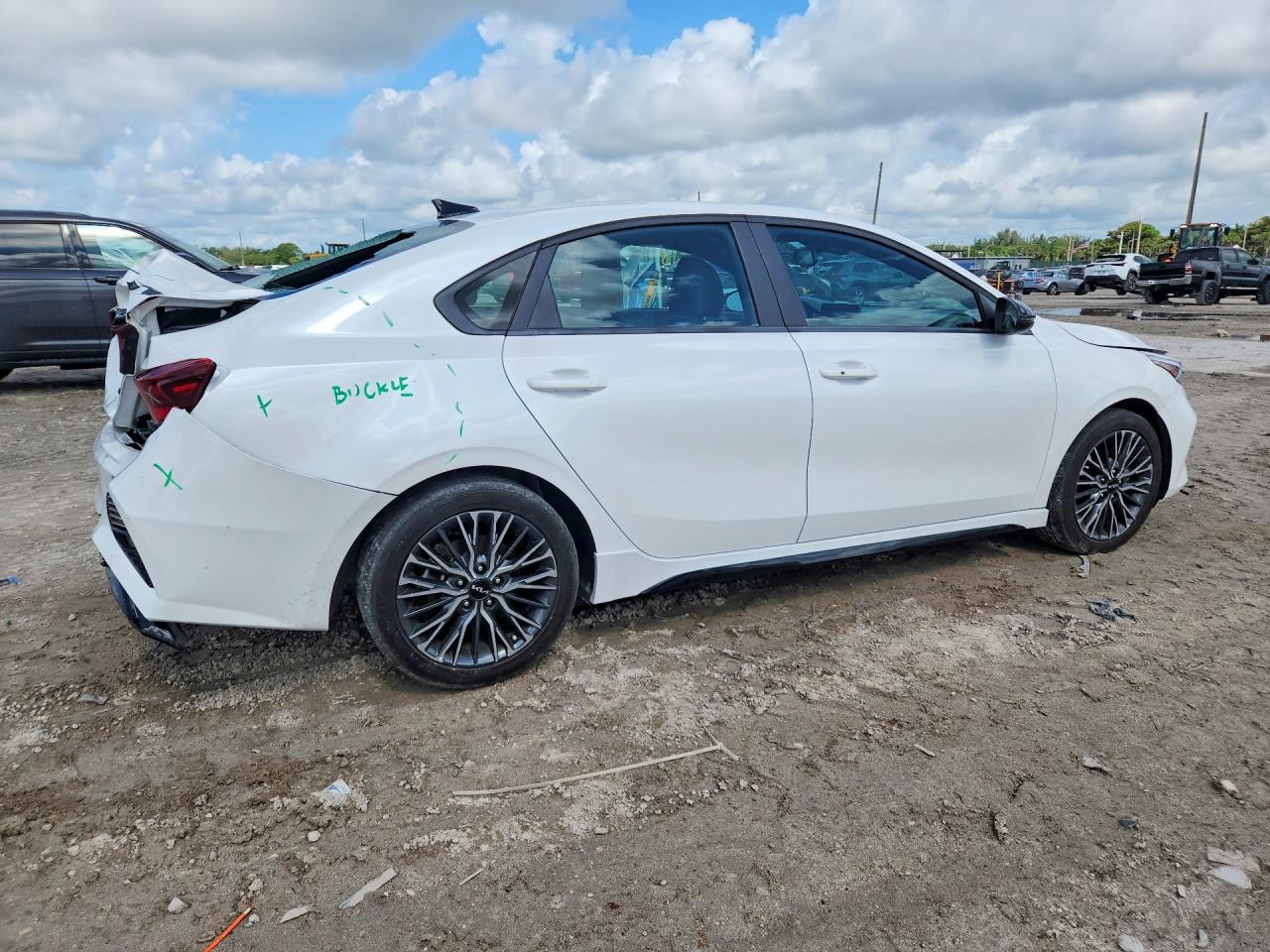 2024 KIA FORTE GT LINE photo 5