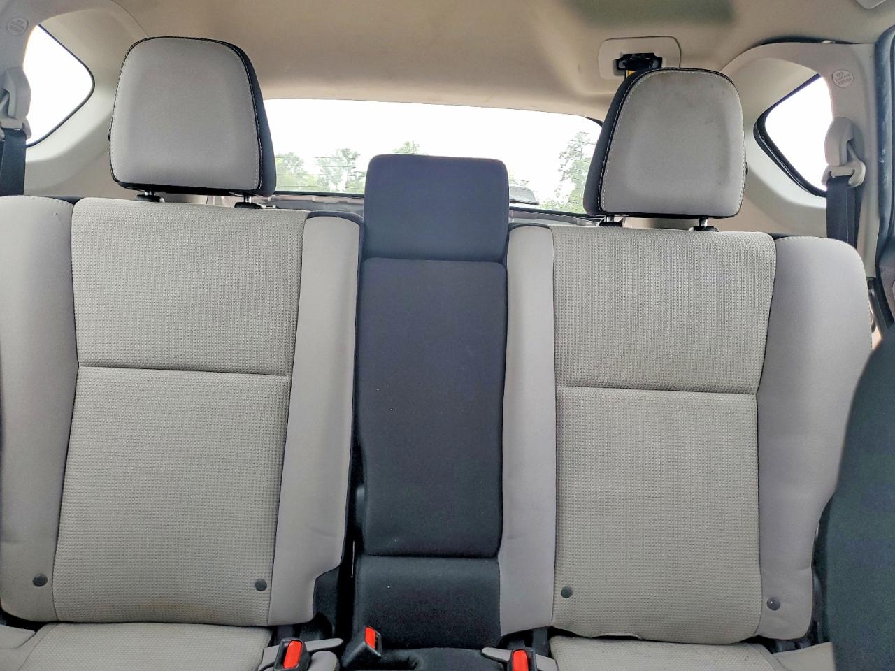 2016 TOYOTA RAV4 XLE photo 28