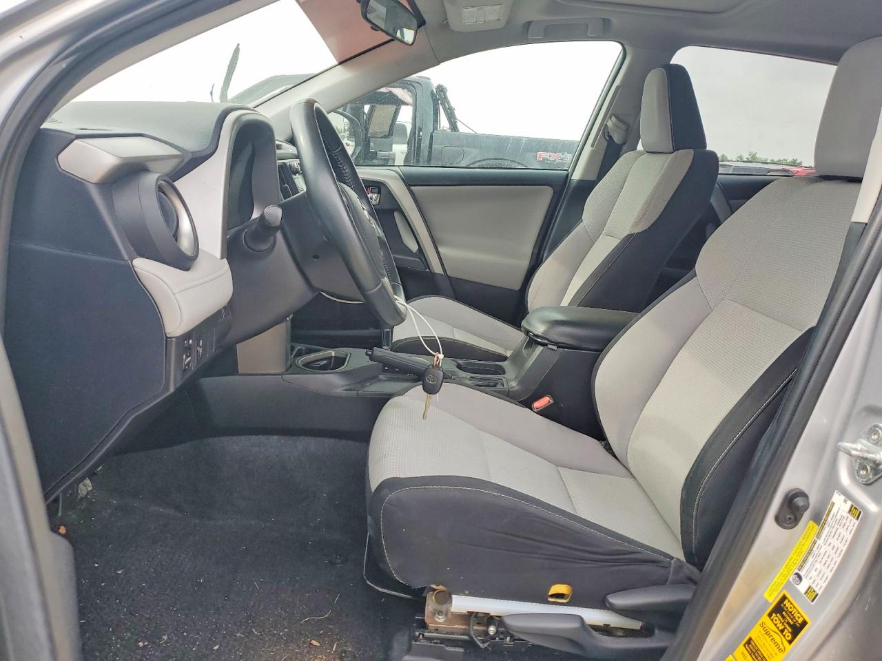 2016 TOYOTA RAV4 XLE photo 19