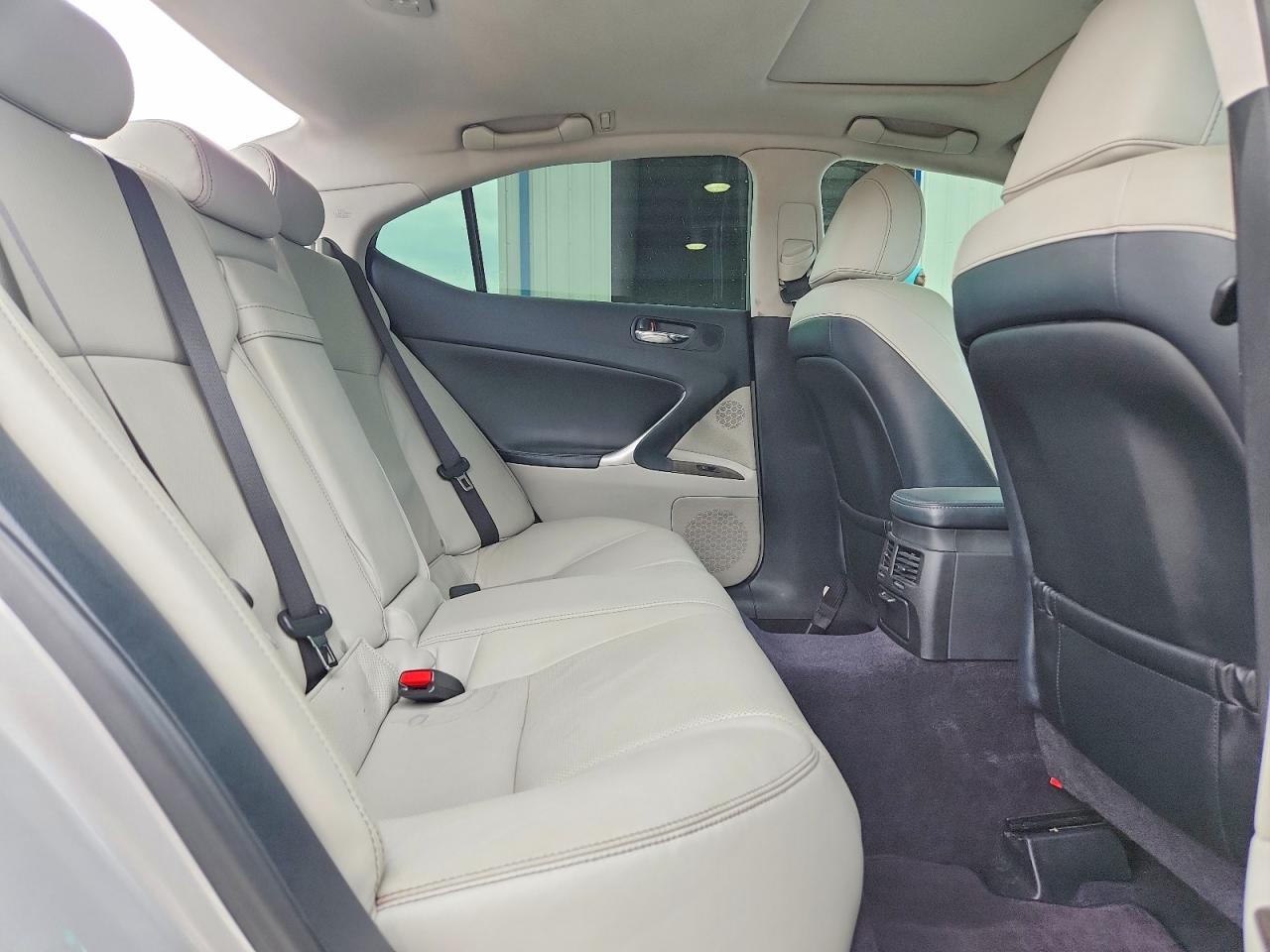 2012 LEXUS IS 250 photo 19