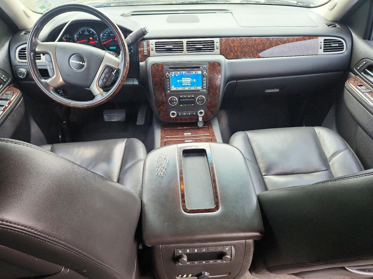 2011 GMC YUKON XL DENALI photo 8