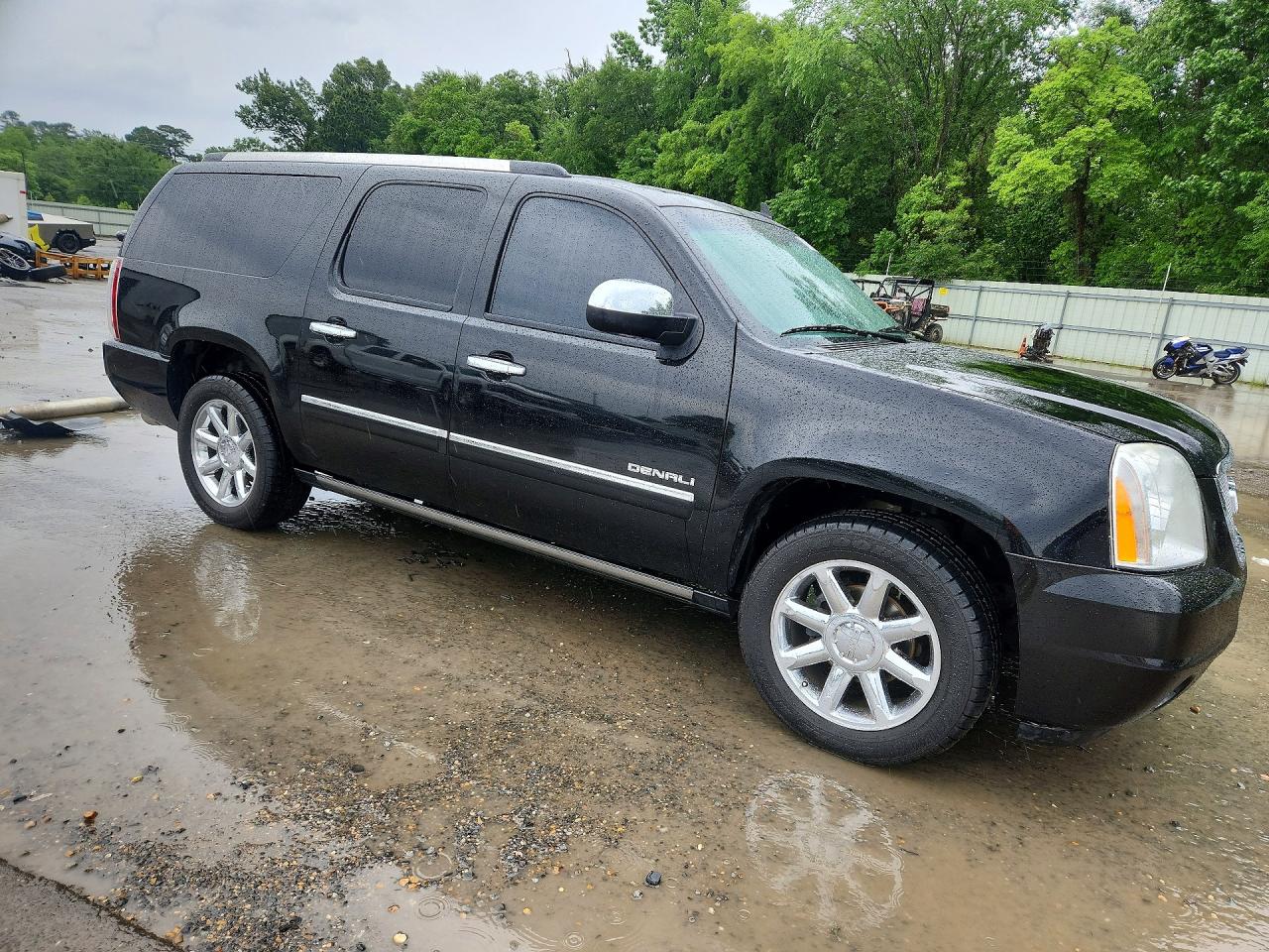 2011 GMC YUKON XL DENALI photo 4