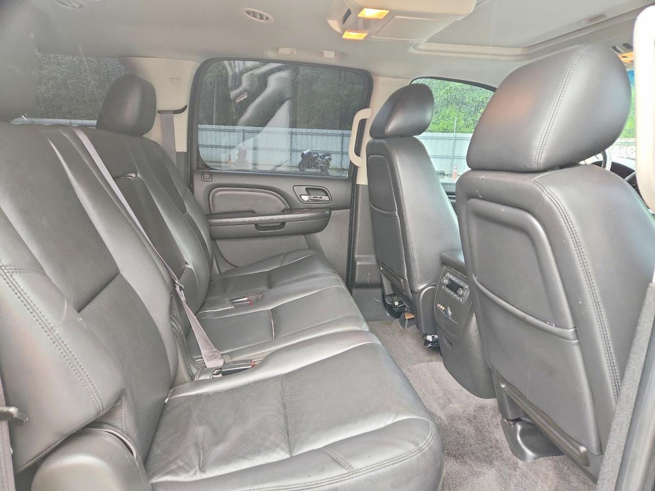 2011 GMC YUKON XL DENALI photo 11