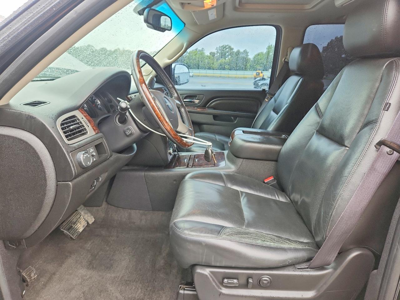 2011 GMC YUKON XL DENALI photo 7