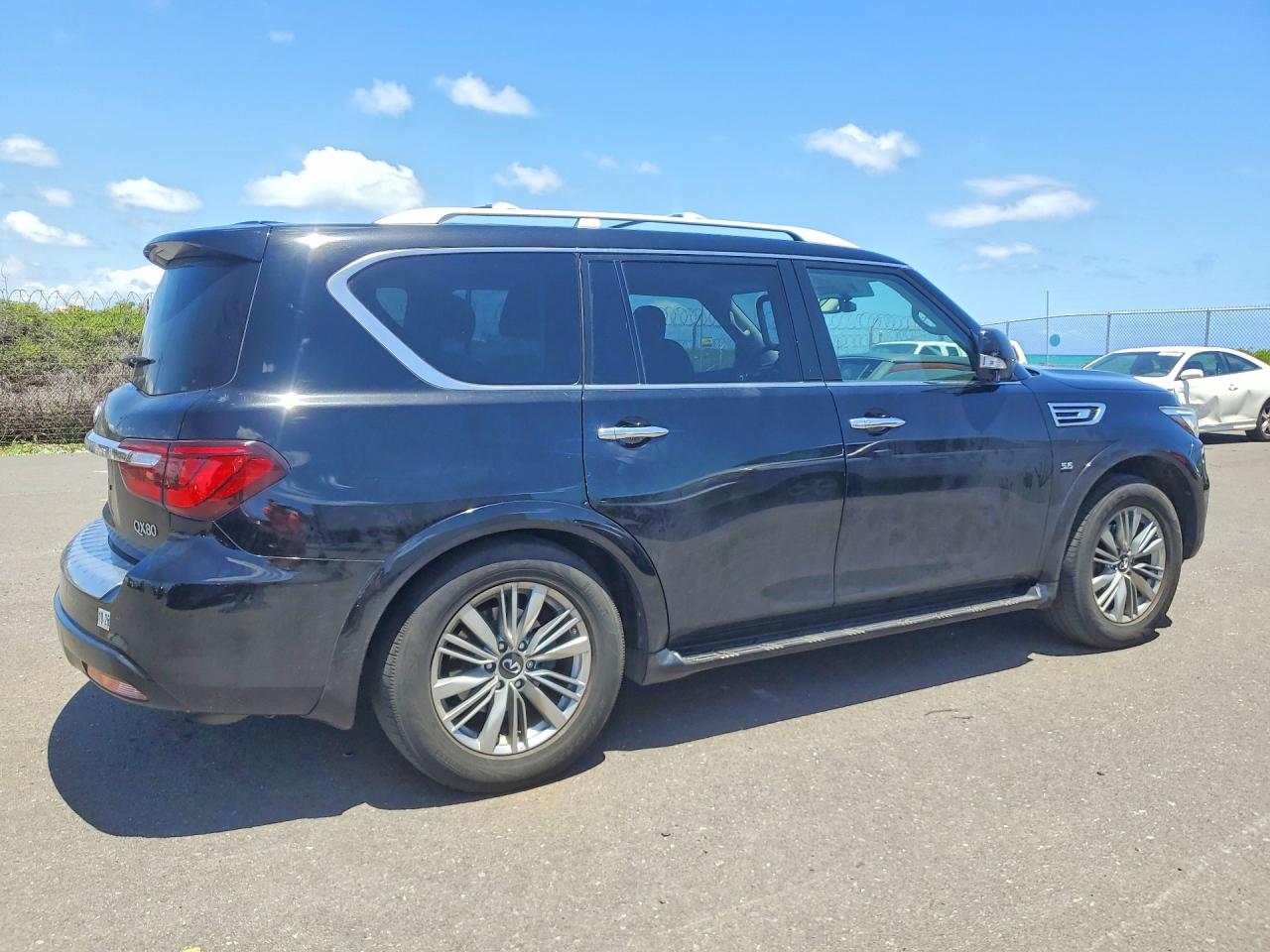 2018 INFINITI QX80 BASE photo 5