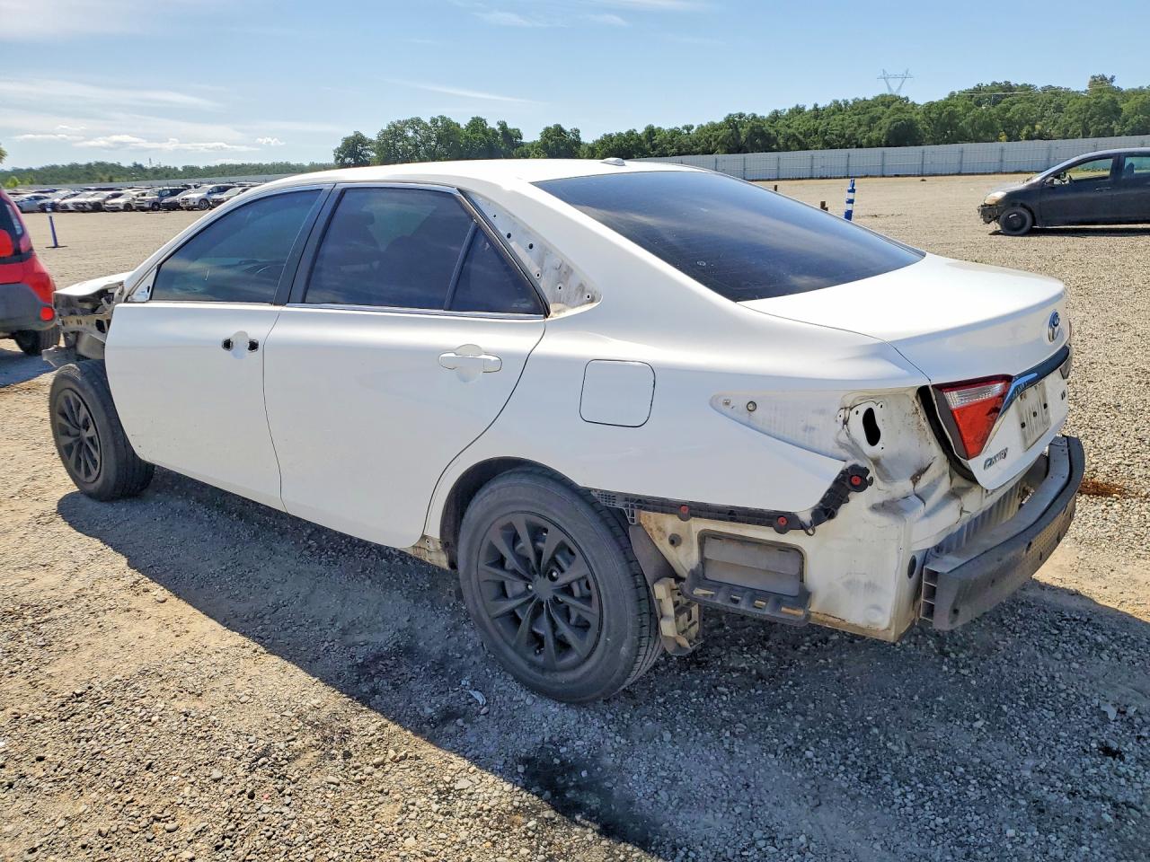 2017 TOYOTA CAMRY LE photo 2