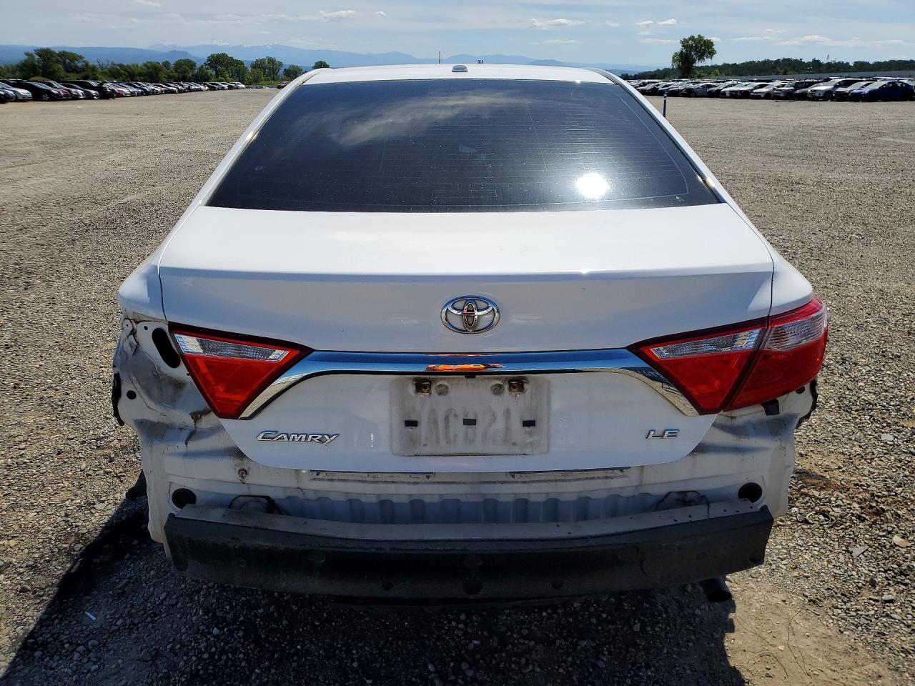 2017 TOYOTA CAMRY LE photo 6