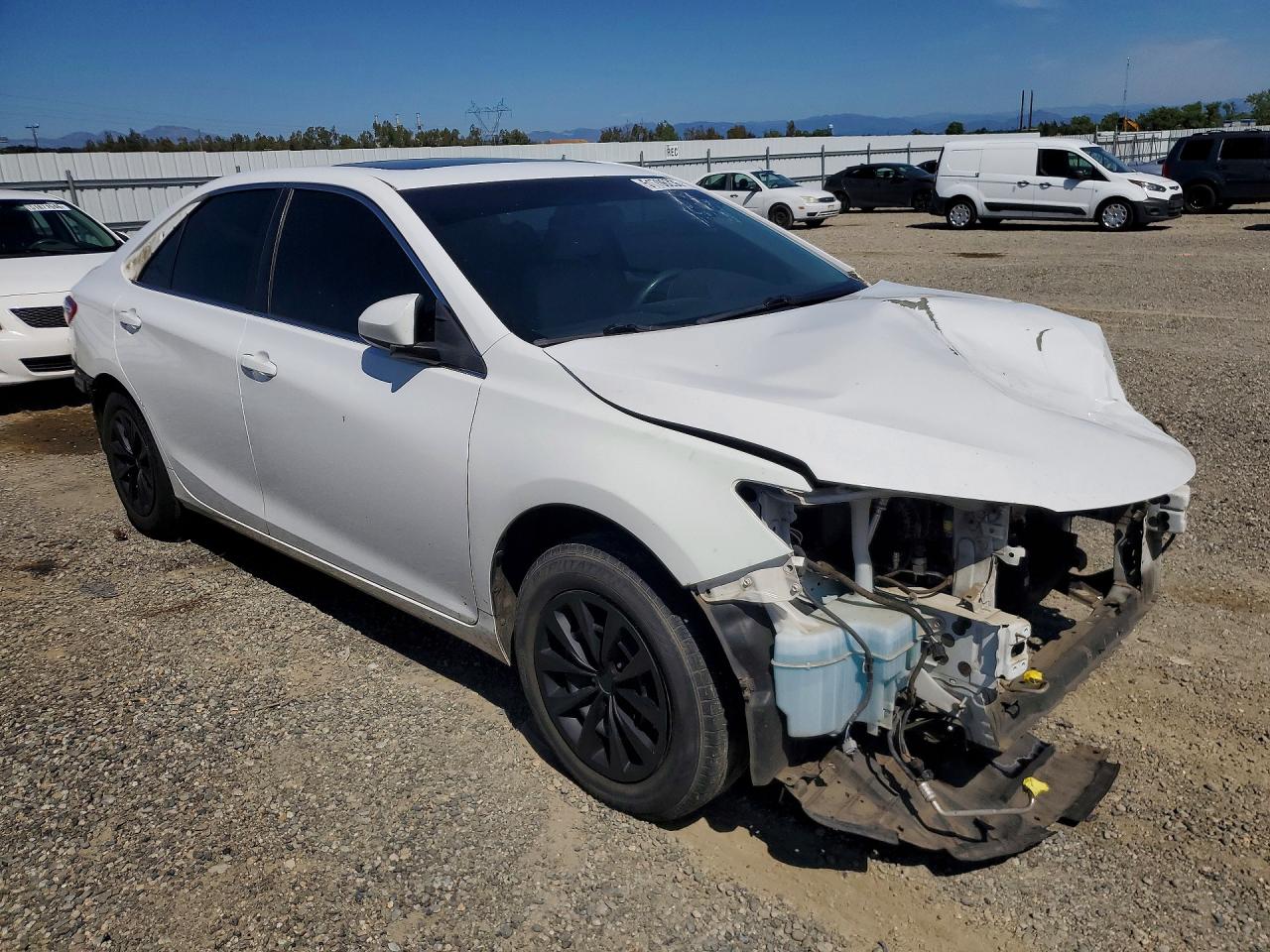 2017 TOYOTA CAMRY LE photo 4