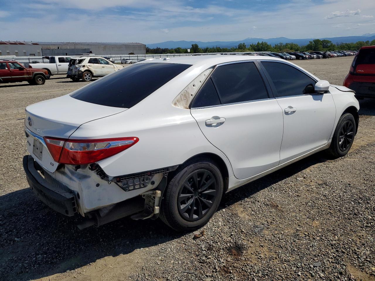 2017 TOYOTA CAMRY LE photo 3