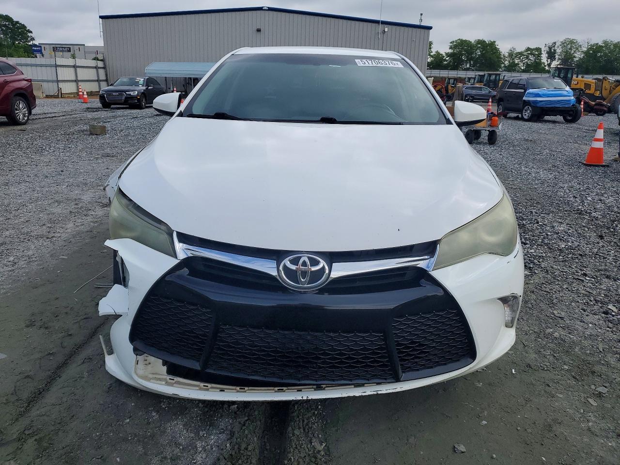 2016 TOYOTA CAMRY SE photo 13