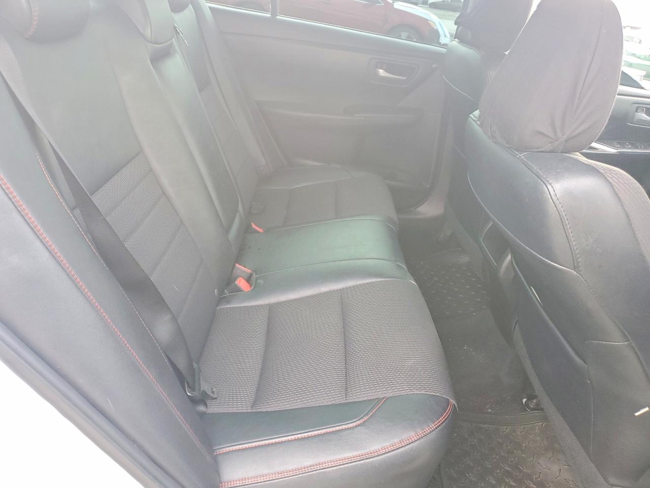 2016 TOYOTA CAMRY SE photo 28