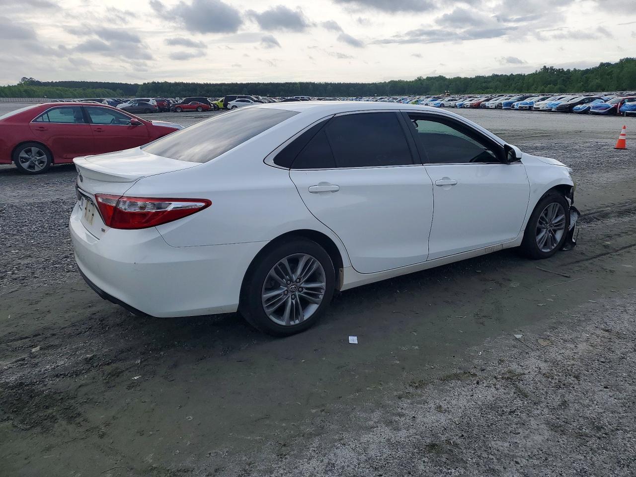 2016 TOYOTA CAMRY SE photo 7