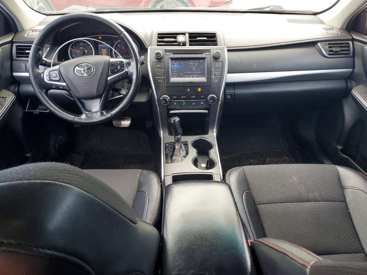 2016 TOYOTA CAMRY SE photo 22